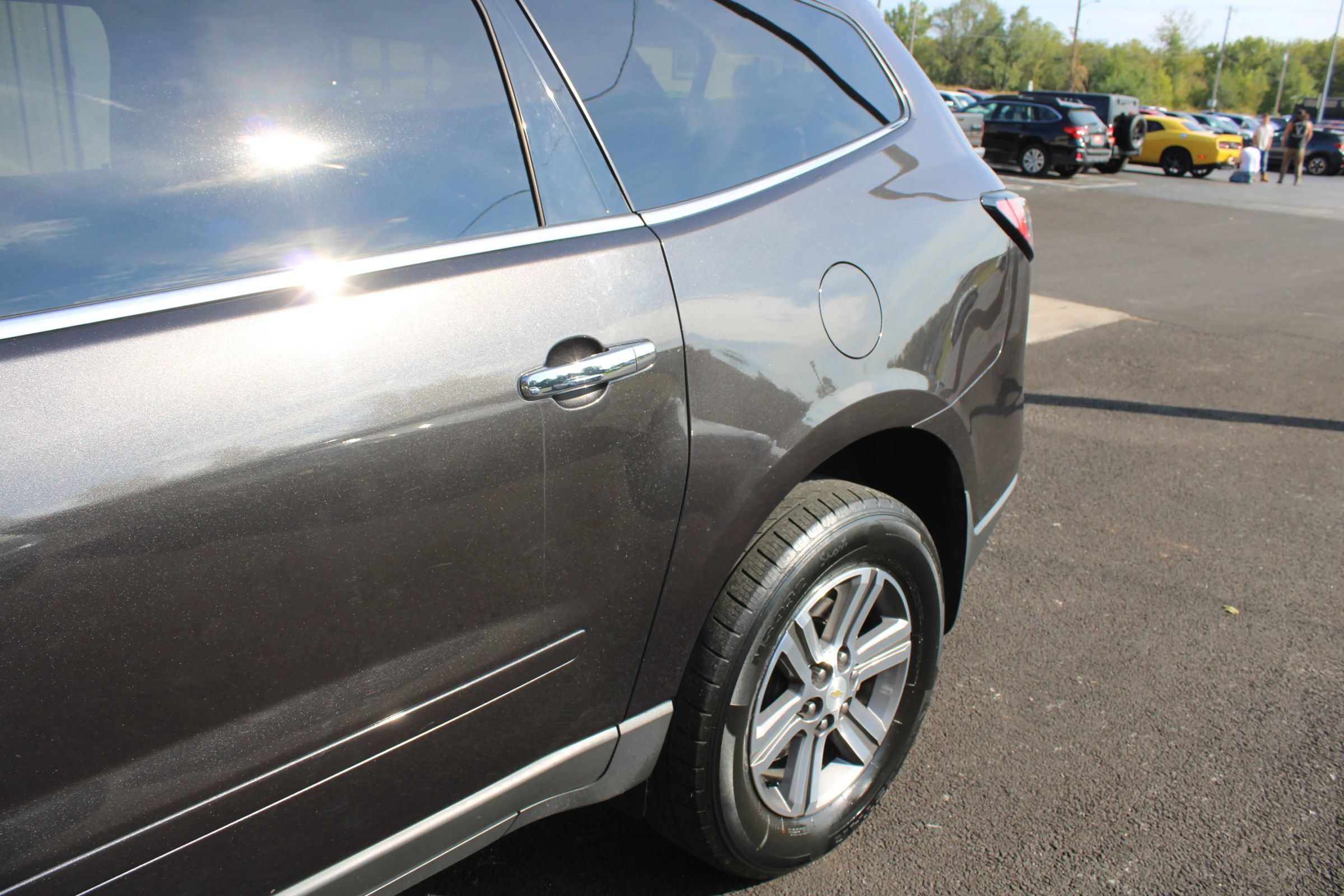 Used 2017 Chevrolet Traverse LT FWD image 4