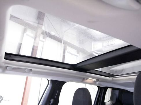 Used 2022 Jeep Renegade Latitude w/ Sun/Sound Group image 36