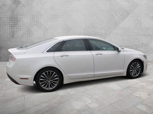 Used 2020 Lincoln MKZ image 3