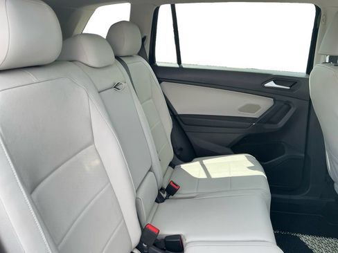 Used 2020 Volkswagen Tiguan SE w/ Panoramic Sunroof Package AWD/4WD image 19