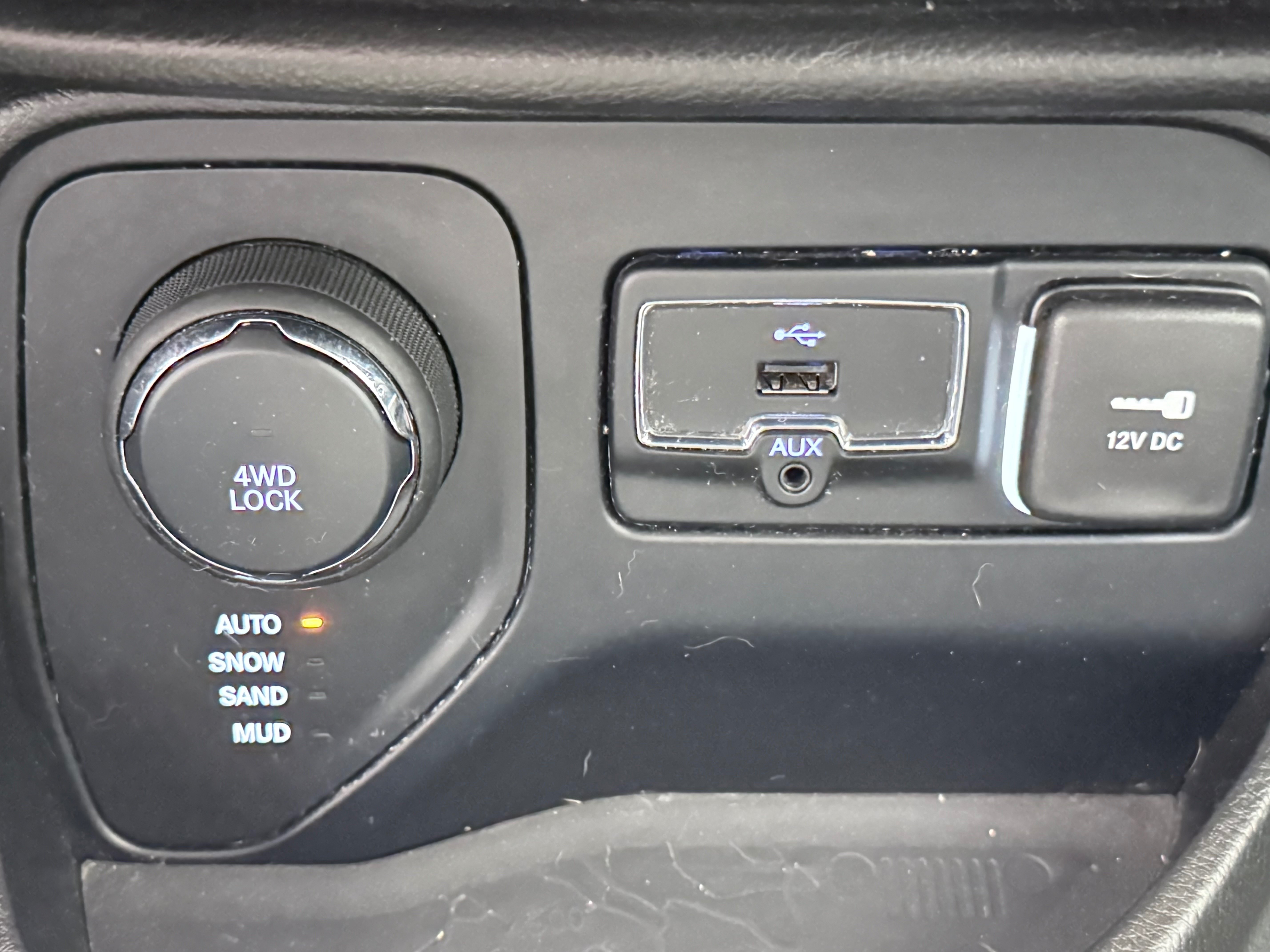 Used 2016 Jeep Renegade Limited w/ Advanced Technology Group AWD/4WD image 26