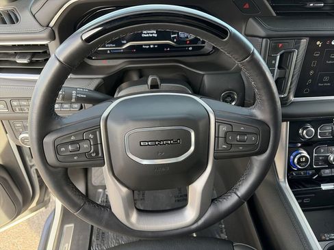 Used 2024 GMC Yukon Denali w/ Advanced Technology Package image 11