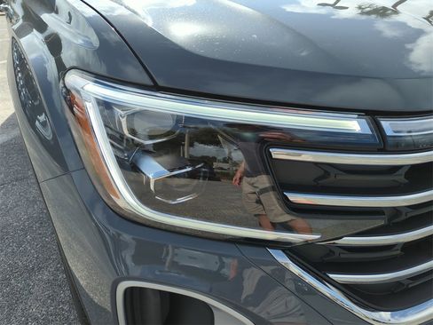 New 2026 Volkswagen Atlas SE image 13