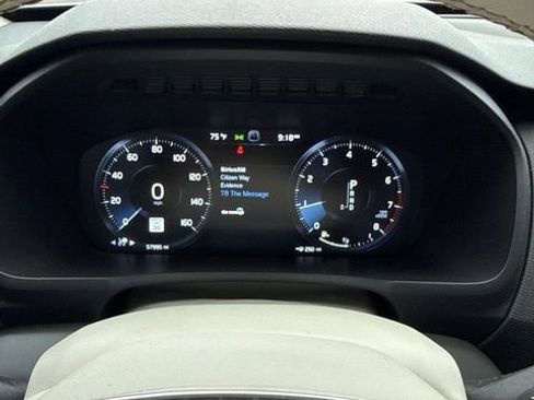 Used 2022 Volvo XC90 T5 Momentum w/ Protection Package Premier FWD image 2
