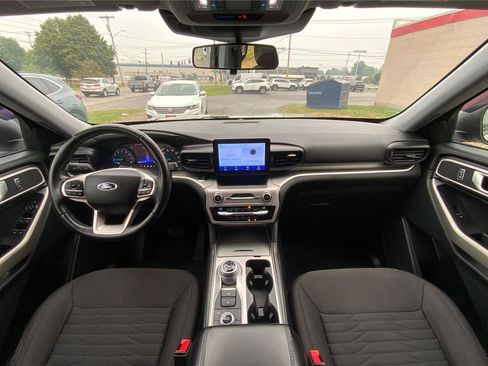 Used 2021 Ford Explorer XLT AWD/4WD image 32