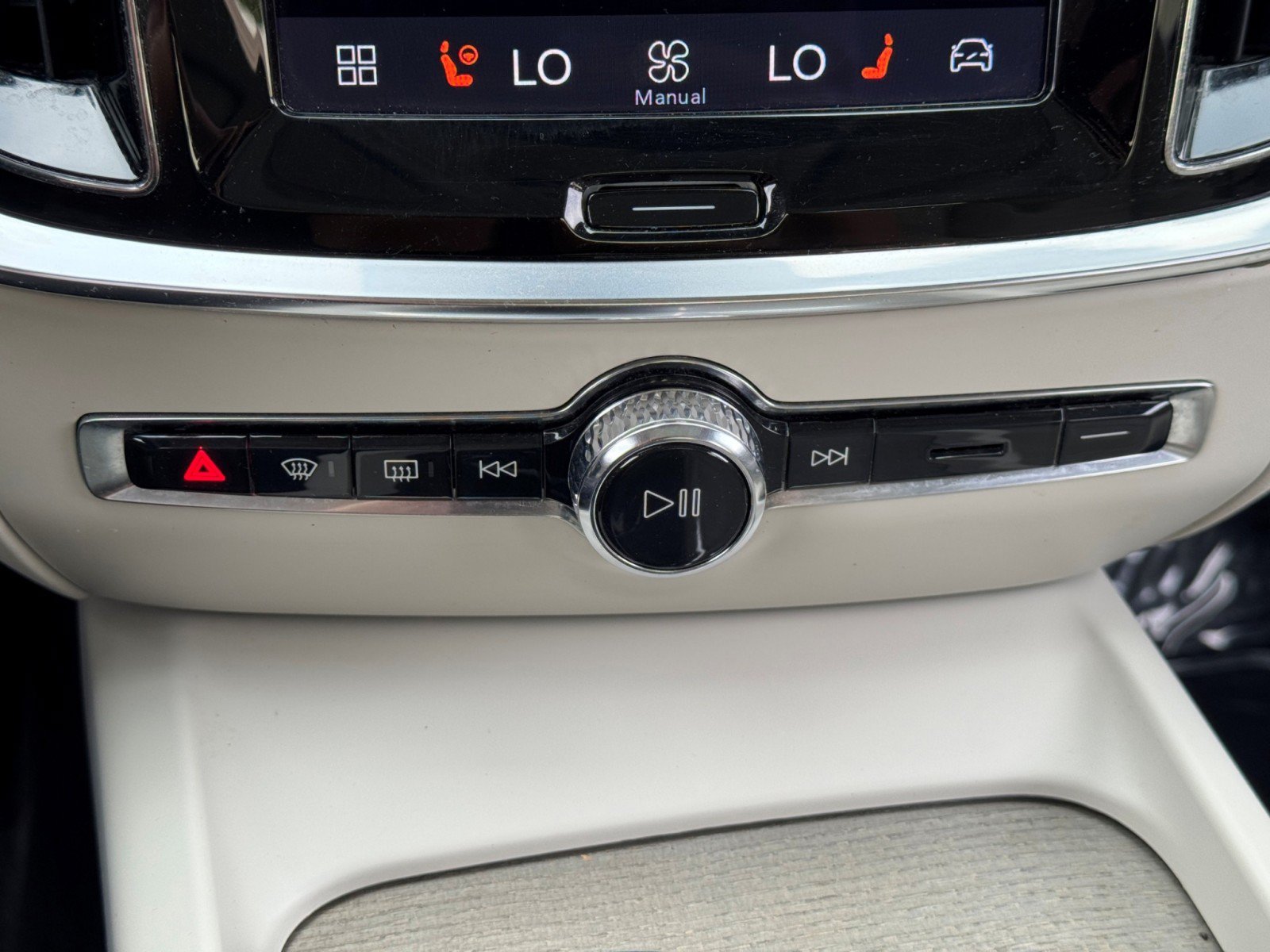 Used 2023 Volvo S60 B5 Ultimate w/ Climate Package FWD image 29