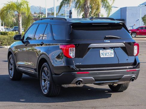 Certified 2022 Ford Explorer XLT w/ Equipment Group 202A RWD image 6