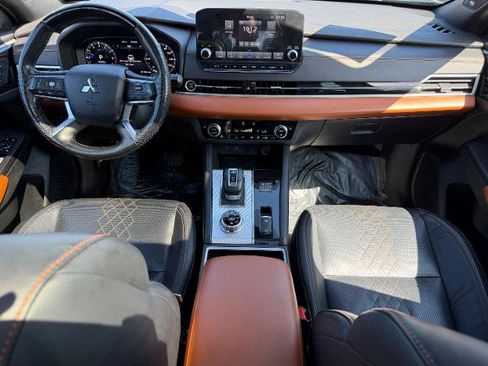 Used 2023 Mitsubishi Outlander AWD image 9