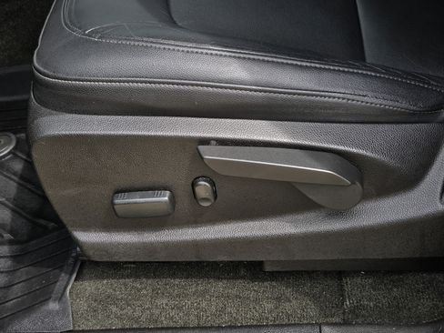 Used 2016 Chevrolet Colorado LT w/ Luxury Package, Chrome RWD image 28