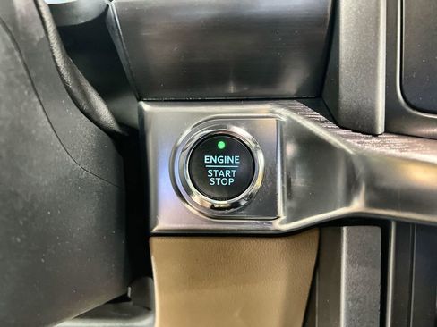 Used 2022 Ford F150 Lariat w/ Equipment Group 502A High AWD/4WD image 18
