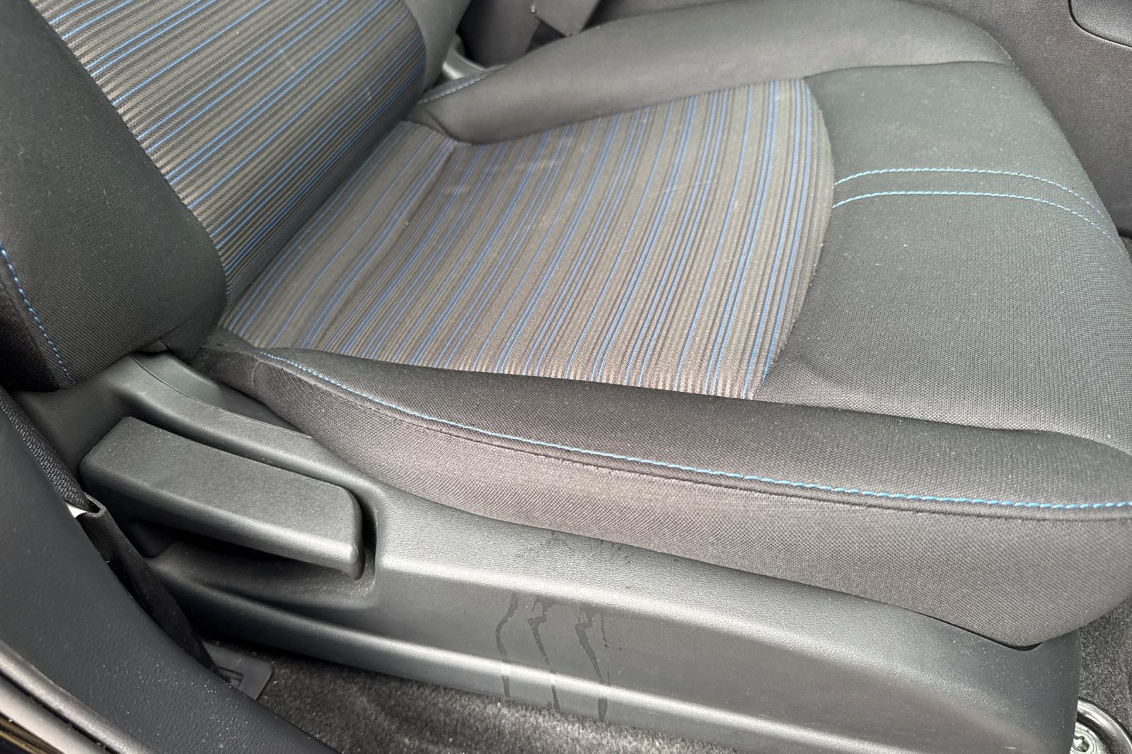 Used 2025 Nissan Leaf S FWD image 24