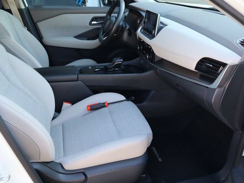 Used 2021 Nissan Rogue SV FWD image 16