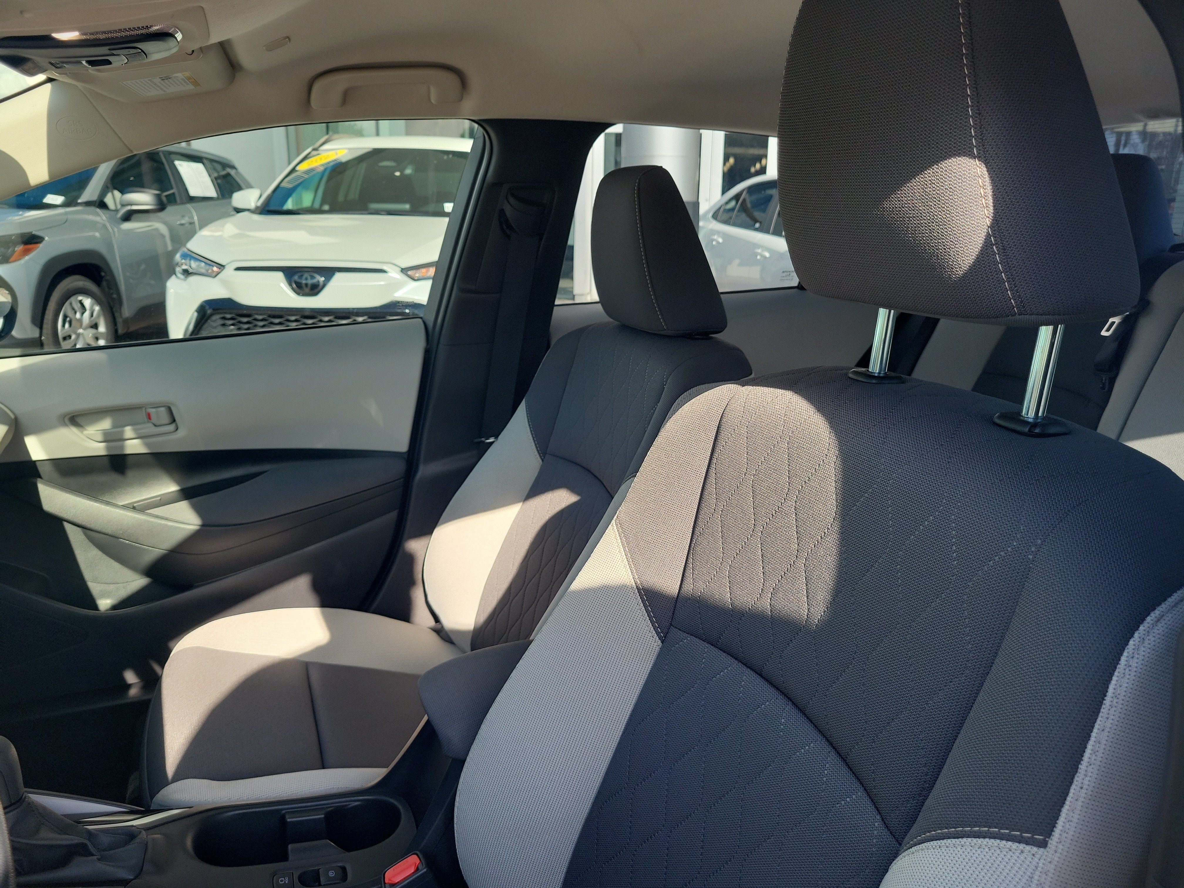 Used 2025 Toyota Corolla LE FWD image 21