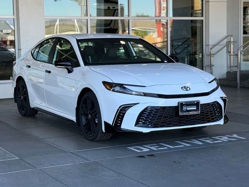 New 2026 Toyota Camry Hybrid image 6