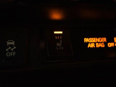 Used 2022 Toyota RAV4 SE w/ Weather & Moonroof Package AWD/4WD image 23
