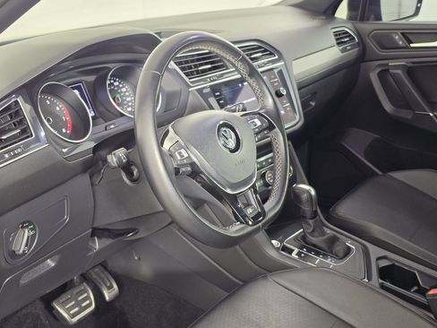 Used 2020 Volkswagen Tiguan SE R-Line FWD image 8