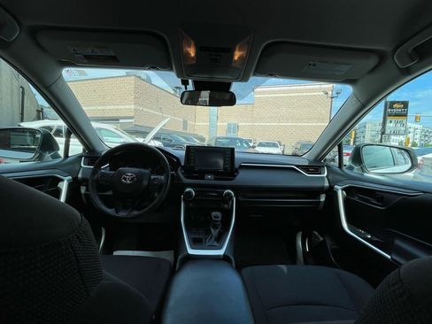Used 2021 Toyota RAV4 LE AWD/4WD image 11