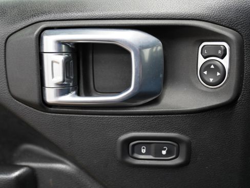 Used 2021 Jeep Wrangler Unlimited Sport AWD/4WD image 17