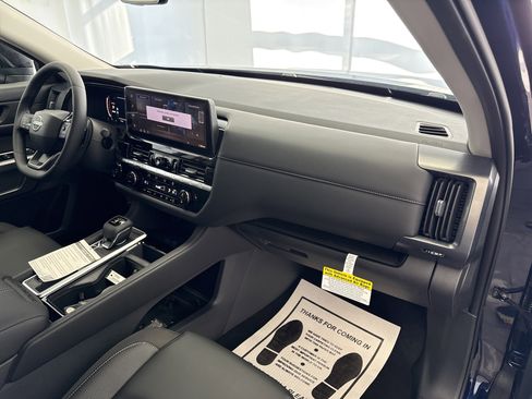 New 2026 Nissan Pathfinder SL image 14