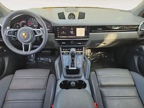 Used 2022 Porsche Cayenne Platinum Edition image 10