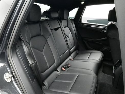 Certified 2025 Porsche Macan AWD/4WD image 15
