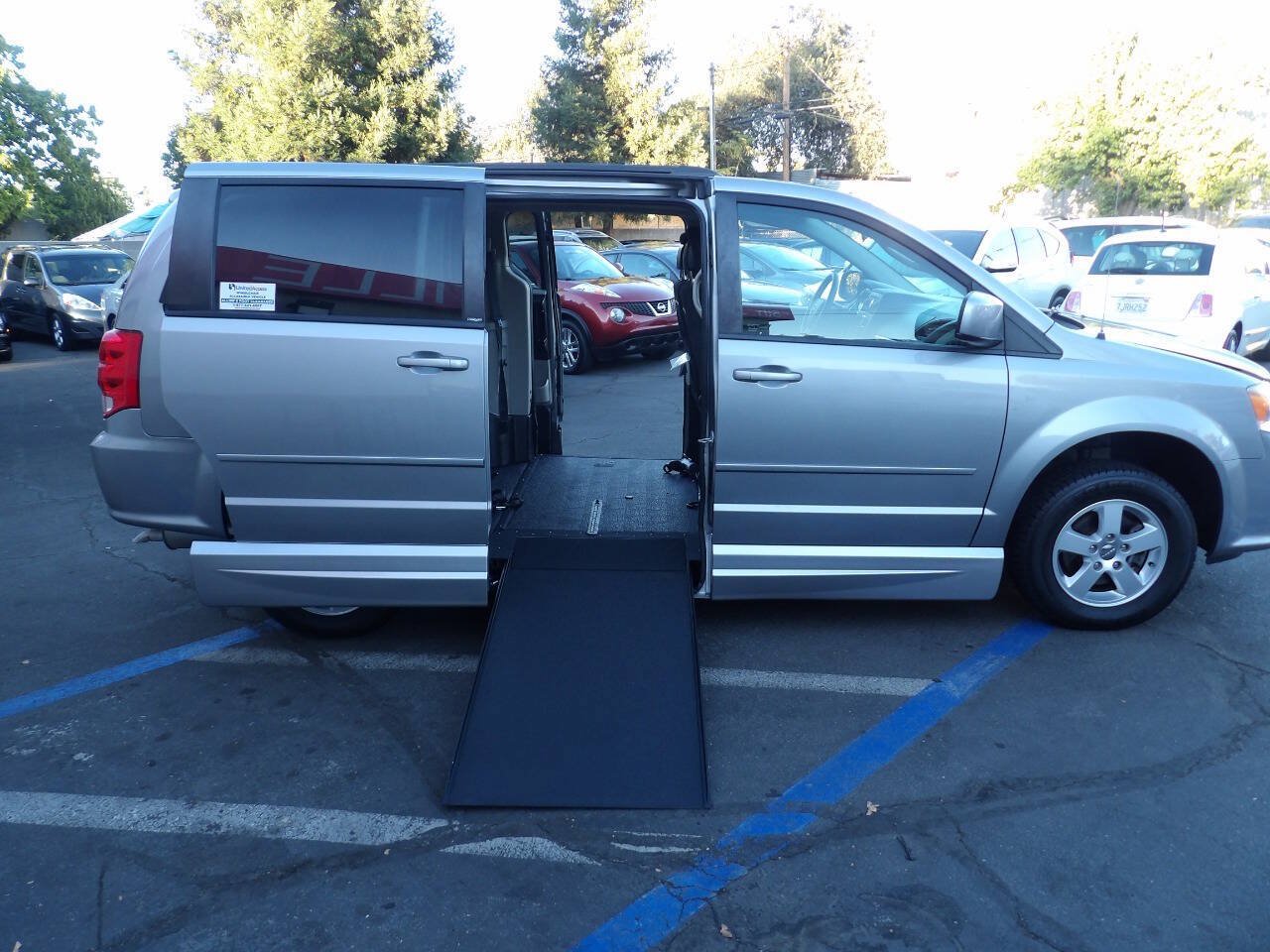 Used 2013 Dodge Grand Caravan SXT FWD image 9