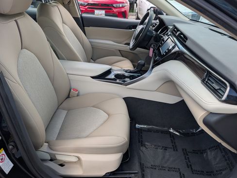 Used 2019 Toyota Camry LE image 11