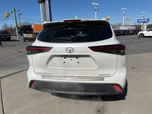 Used 2023 Toyota Highlander XLE image 6