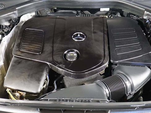 Used 2025 Mercedes-Benz GLC 350e 4MATIC image 19