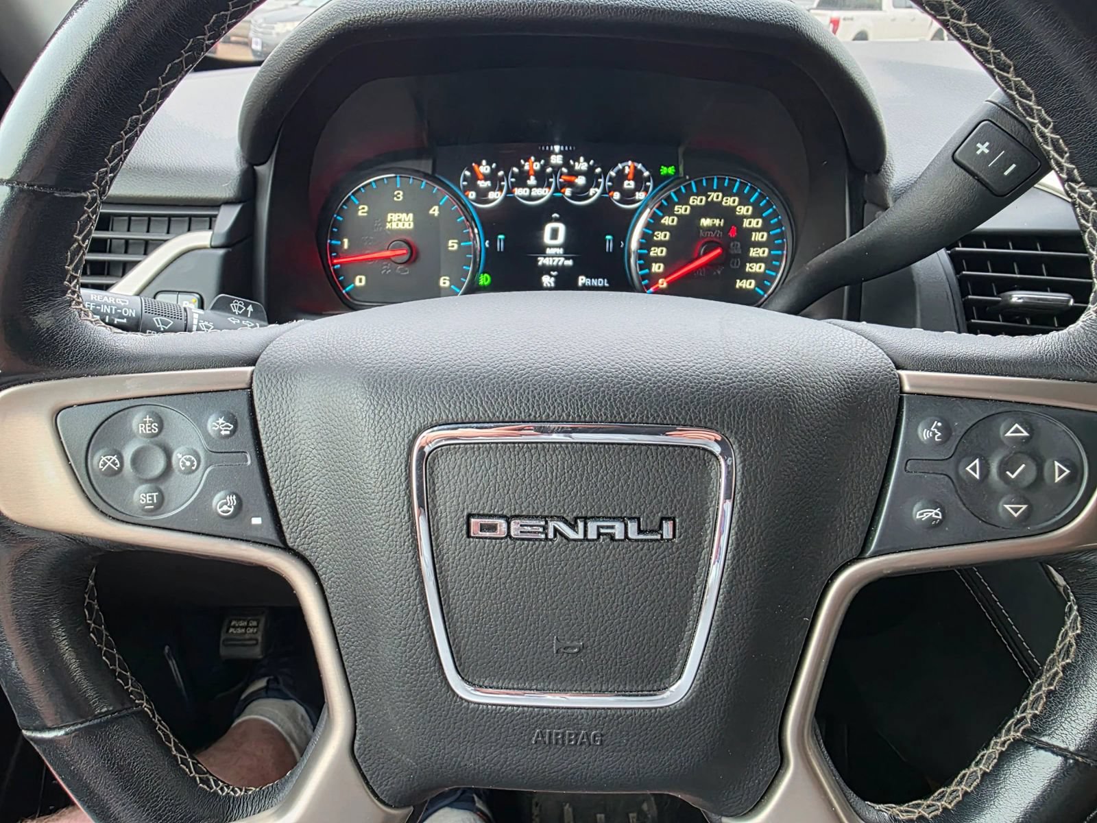 Used 2019 GMC Yukon XL Denali AWD/4WD image 14