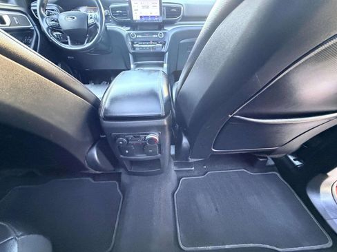 Used 2020 Ford Explorer XLT w/ Equipment Group 202A AWD/4WD image 28