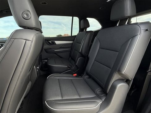 Certified 2025 Buick Enclave Preferred image 29