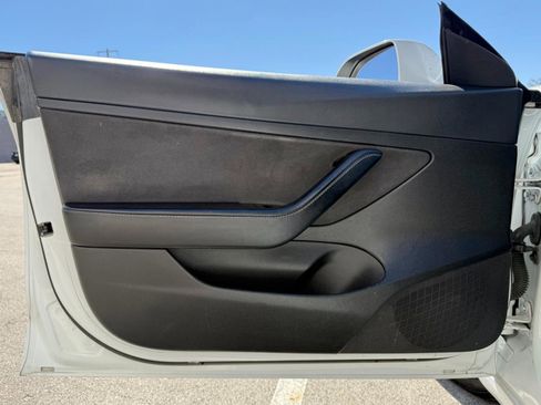 Used 2020 Tesla Model 3 Standard Range Plus image 14