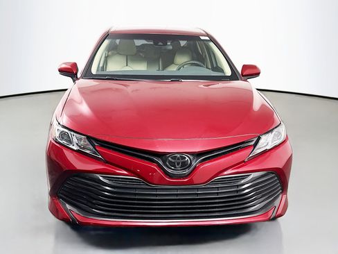 Used 2018 Toyota Camry L image 2