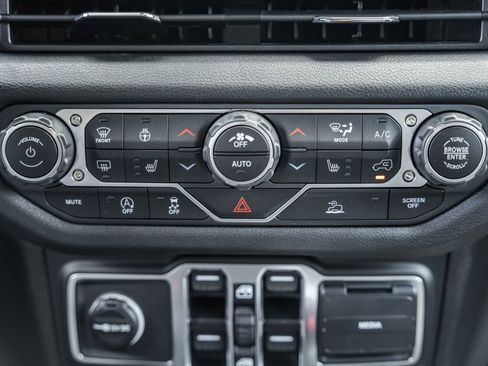 New 2025 Jeep Gladiator Sport image 26