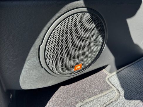 Used 2021 Toyota RAV4 XLE Premium image 18