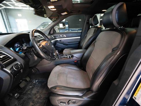 Used 2017 Ford Explorer XLT w/ Equipment Group 202A image 9