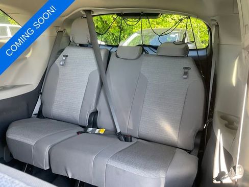 Used 2021 Toyota Sienna LE FWD image 5