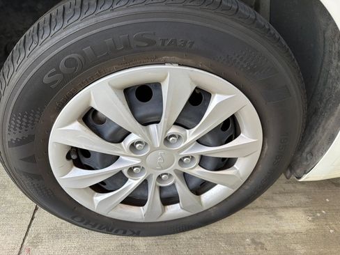 Used 2024 Kia Forte LX FWD image 21