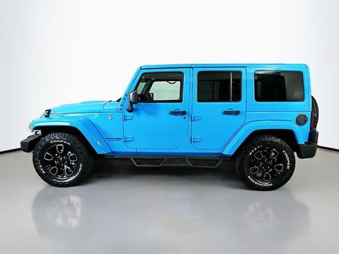 Used 2018 Jeep Wrangler Unlimited Sahara AWD/4WD image 4