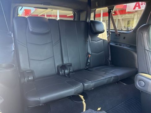 Used 2019 Cadillac Escalade ESV Platinum image 26