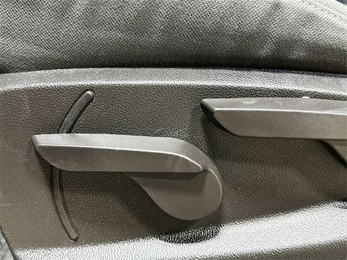 Used 2019 Chevrolet Silverado 1500 LT image 17