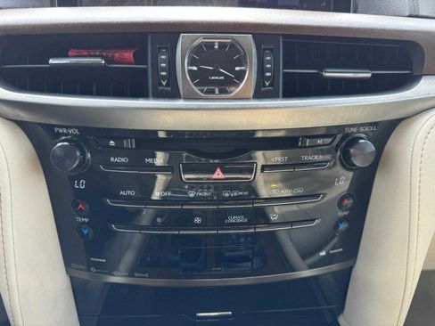 Used 2019 Lexus LX 570 4WD image 31