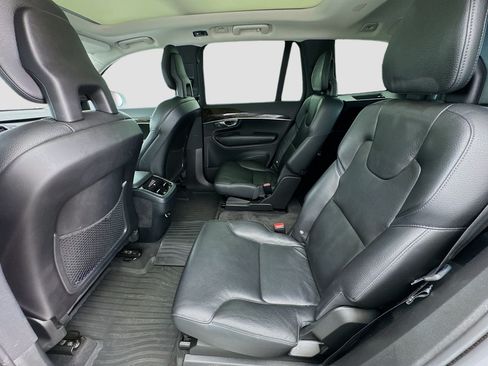 Used 2018 Volvo XC90 T6 Momentum w/ Convenience Package AWD/4WD image 16