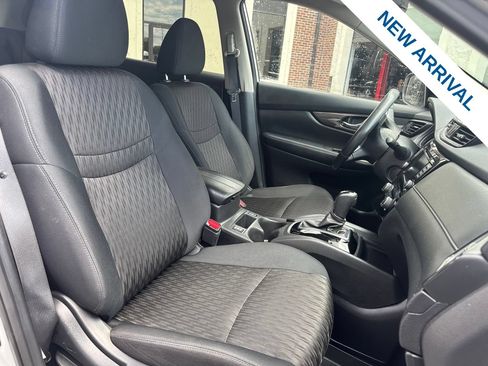 Used 2018 Nissan Rogue SV AWD/4WD image 9