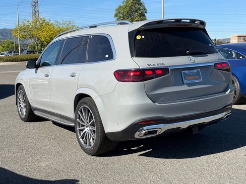 New 2026 Mercedes-Benz GLS 580 4MATIC image 9