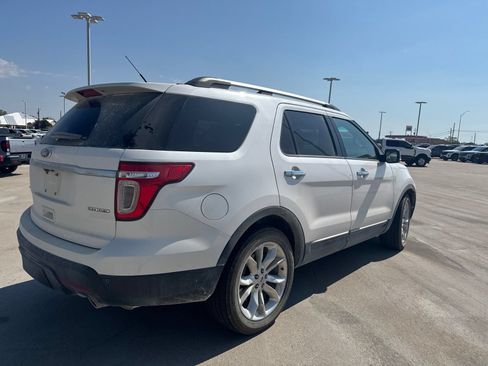 Used 2015 Ford Explorer XLT w/ Equipment Group 202A FWD image 3