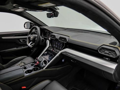 Used 2022 Lamborghini Urus AWD/4WD image 48