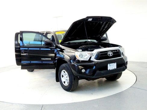 Certified 2015 Toyota Tacoma 4x4 Double Cab image 9