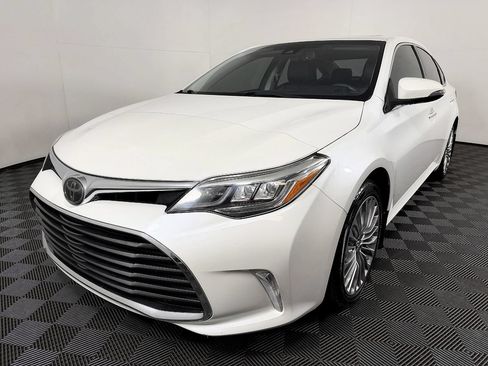 Used 2016 Toyota Avalon Limited FWD image 3